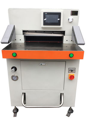 China Precisão alta de papel automática de máquina de corte 670mm do controle de programa fornecedor